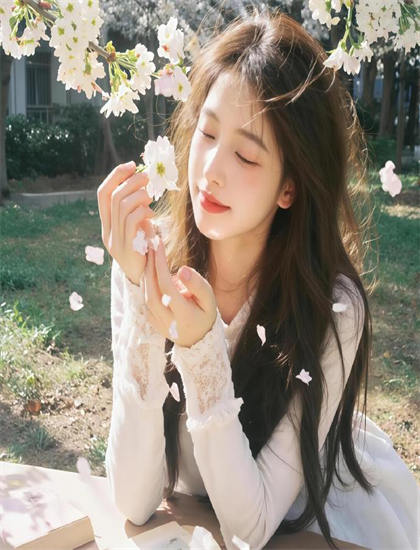 美术设计：《吴妻盘儿花》高速摄影的慢动作与细节捕捉——东方与西方的碰撞